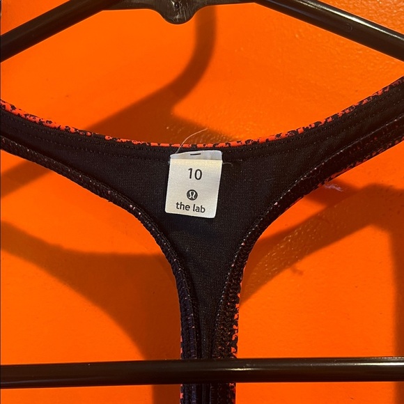 Lululemon Women's Red Sports Bra - Picture 2 of 4